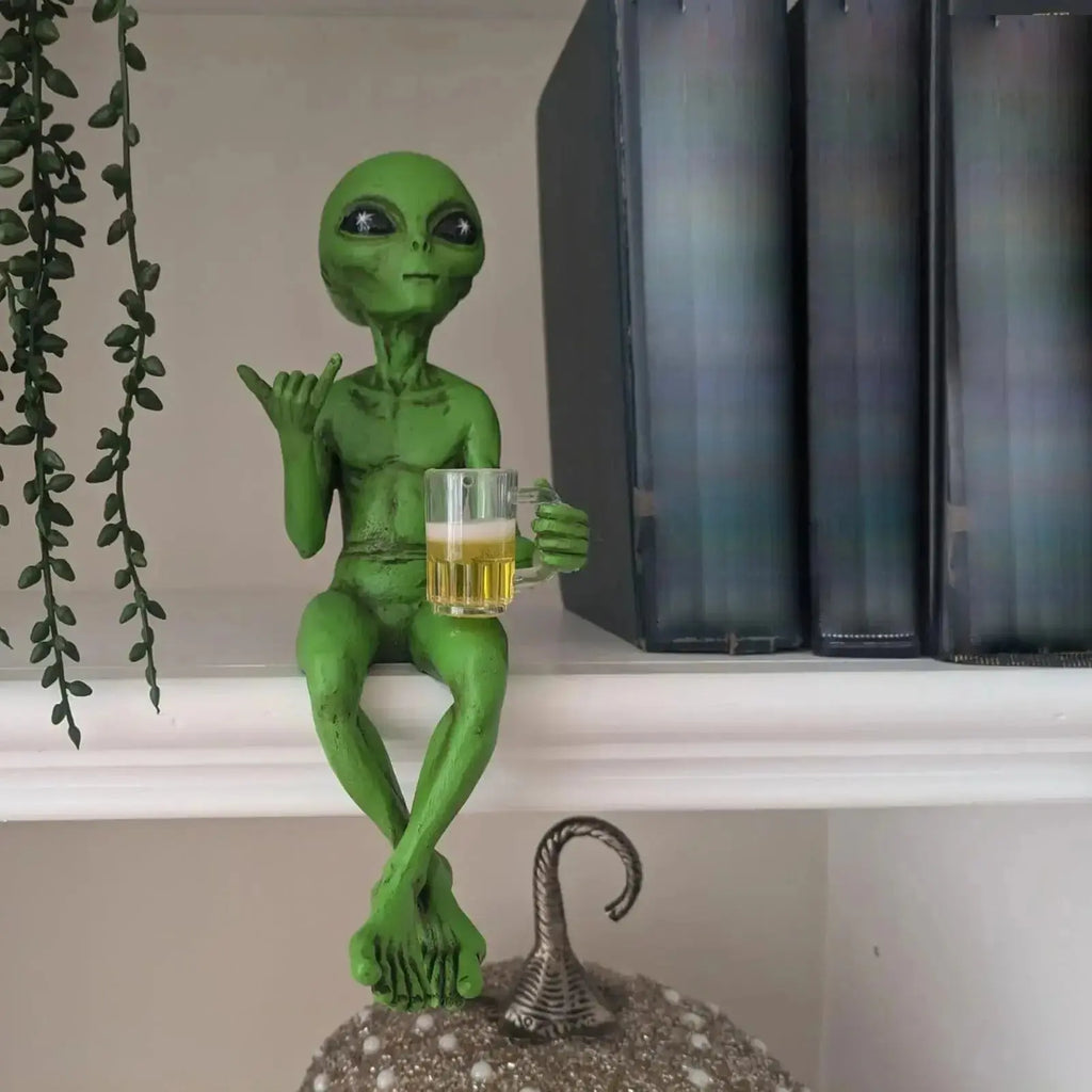 Y2K Alien Statue – Beer Drinking Alien Figurine Desk Decor, photo 2